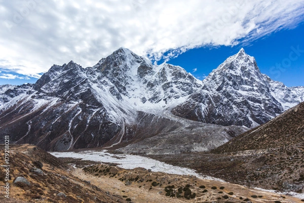 Fototapeta View on the way to Everest base camp. Sagarmatha national park, Nepal