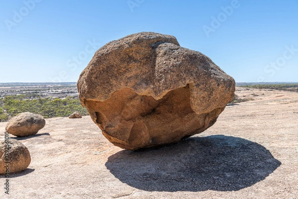 Fototapeta Loose rock formation above wave rock on the Hayden Rock Walk in Western Australia, Australia