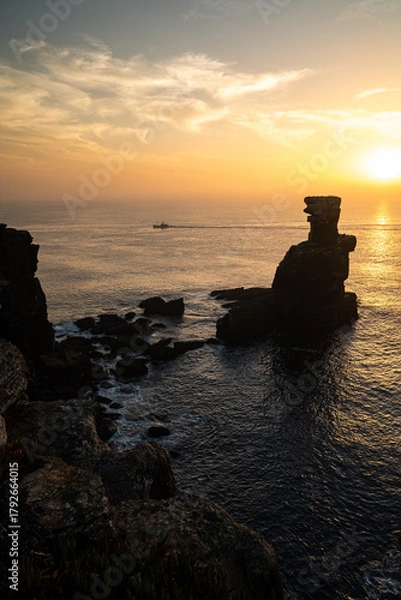 Obraz Sunset Light Reflecting on Atlantic Waters Beside Nau dos Corvos Rock Formation at Cabo Carvoeiro in Peniche, Portugal