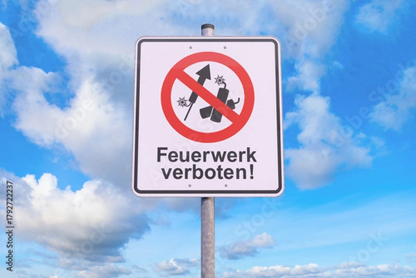 Fototapeta Verkehrszeichen - Verbot - Tafel - Feuerwerk verboten! - Himmel, Wolken