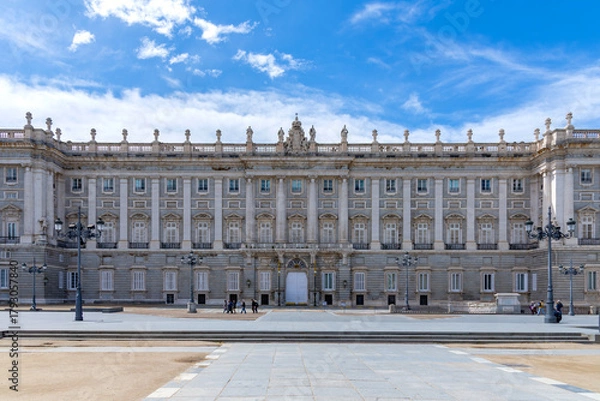 Obraz Majestic view of Madrid’s Royal Palace, captured from a medium distance, showcasing its grand façade, elegant symmetry, and regal architectural detail, subtle charm