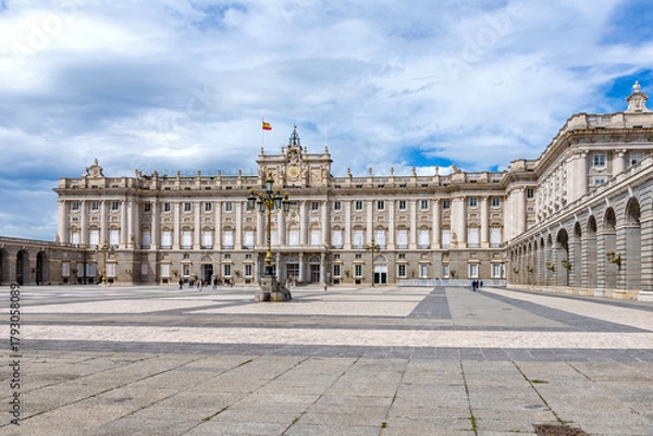 Obraz Majestic view of Madrid’s Royal Palace, captured from a medium distance, showcasing its grand façade, elegant symmetry, and regal architectural detail, subtle charm