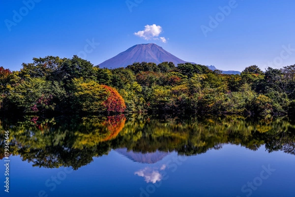 Obraz 日本、中国地方、鳥取県、大山、伯耆富士、大野池、逆さ大山、絶景