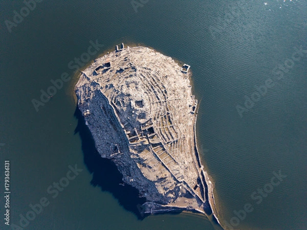 Obraz Castro candaz island ruins emerging from drought in galicia