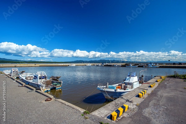 Obraz 【青森県十三漁港】シジミ採り漁が盛んな漁港。鎌倉時代には十三湊（とさみなと）と呼ばれて栄えた湊。