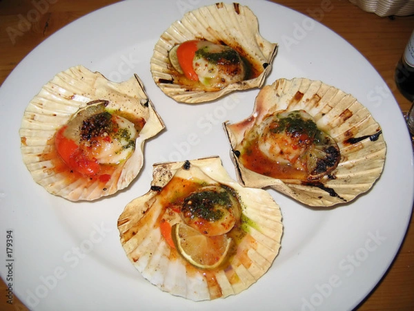 Obraz scallops in shell with chili and lime