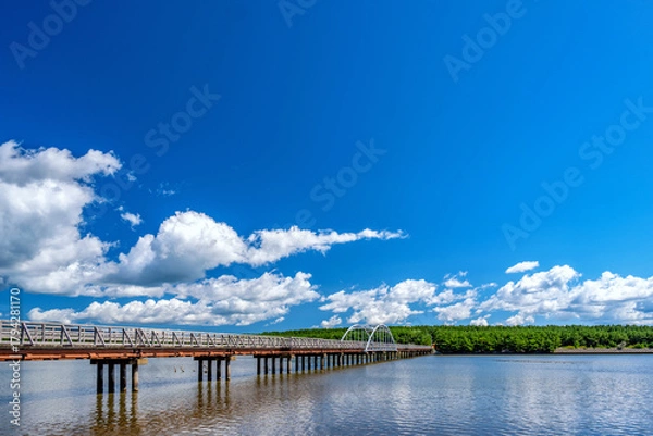 Obraz 【青森県十三湖】中の島が見える景色。鎌倉時代には十三湊（とさみなと）と呼ばれて栄えた湊があった。