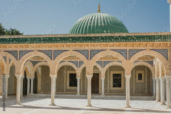 Obraz dziedziniec z kolumnadą