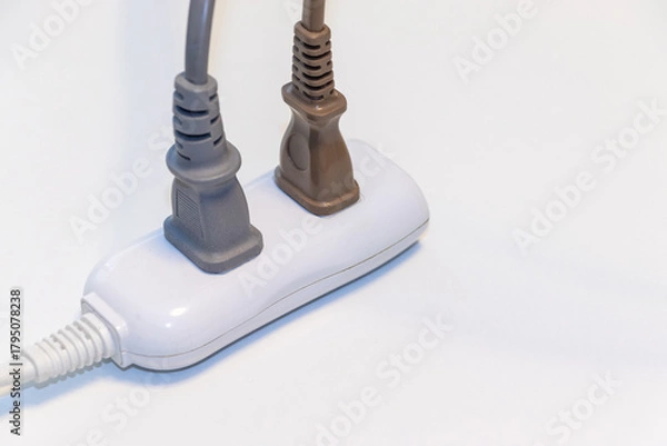 Fototapeta 電源タップに差し込まれた二つのプラグ