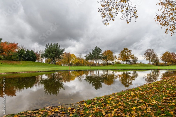 Fototapeta Autumn at a Golf Court in Germany with water and beautiful reflection