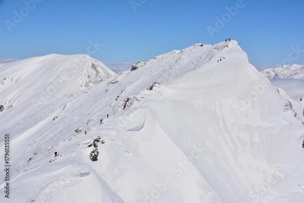 Fototapeta 雪の谷川岳山頂トマの耳から見るオキの耳