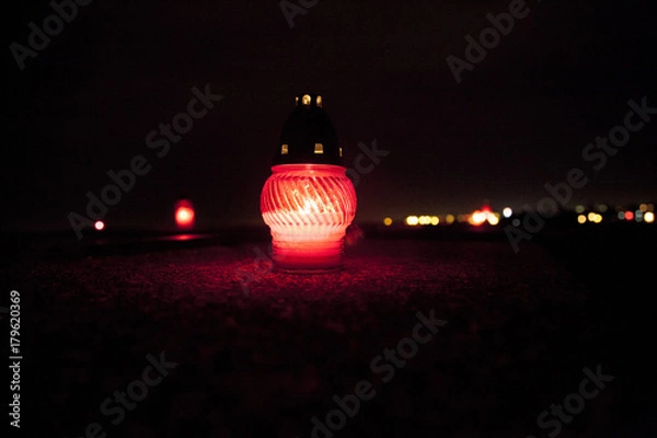 Obraz light on the grave at November night