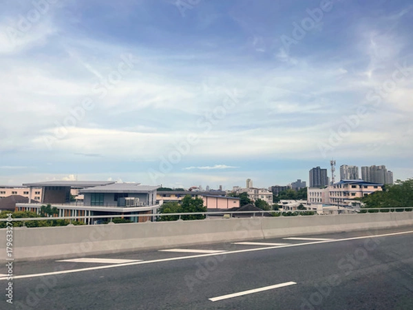 Obraz Cityscape View from a Bridge on Overcast Day