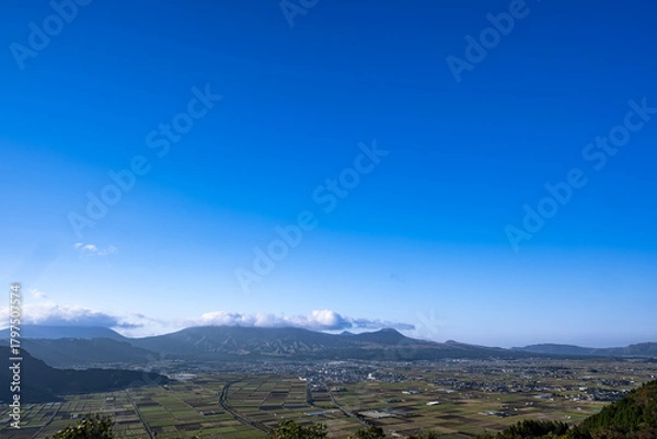 Fototapeta 青空と山々が見える風景