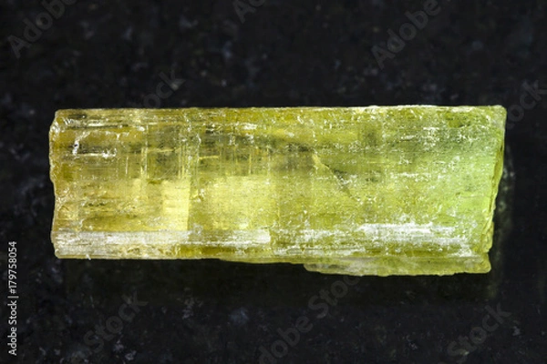 Fototapeta raw crystal of Heliodor (yellow beryl) on dark
