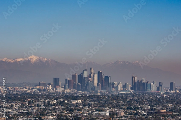 Fototapeta Skyline. Downtown Los Angeles and the Mount San Antonio(San Gabriel Mountains) from Kenneth Hahn State Recreation Area, Baldwin Hills Mountains of Los Angeles, California.	