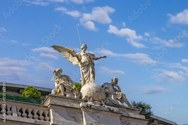 Fototapeta the ornate rooftop of the historic Generalihof building on the Graben in Vienna