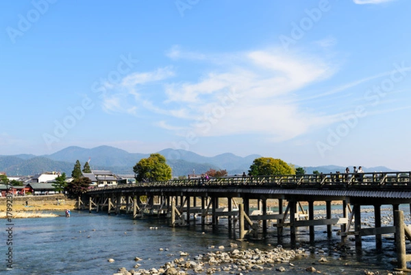 Fototapeta 京都　嵐山　色づき始めた紅葉