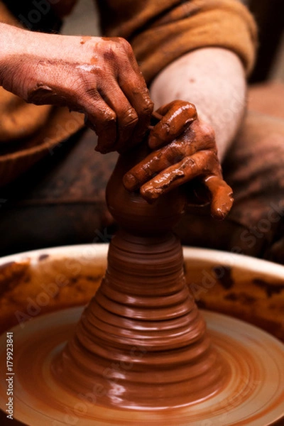 Obraz Potter hands jug