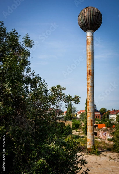 Obraz Old tower in an isolated area in a city