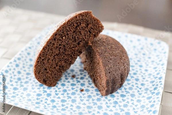 Obraz しっとり濃厚チョコ蒸しパンをふんわりカット