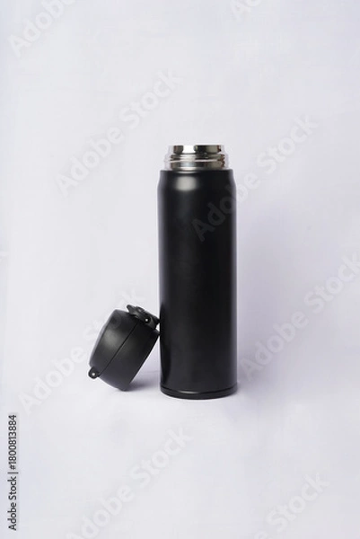 Fototapeta The open lid reveals the top of the bottle, adding a subtle detail to the simple composition