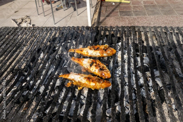 Obraz El Jem, Tunisia  Fish grilling on an outdoor grill in the souk or Medina.