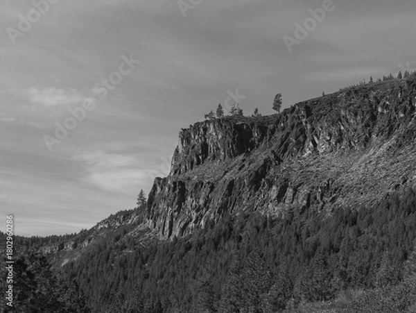 Obraz A rugged hill in the background on a backroad in Central Oregon on a nice day.