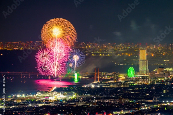 Obraz 和泉山地からの大阪の夜景と花火大会