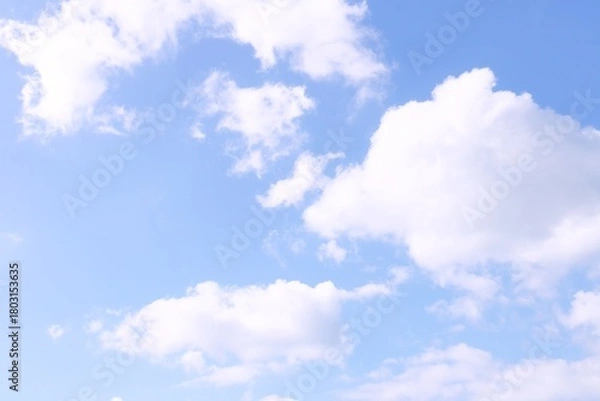 Obraz 空に浮かぶフワフワの白い雲