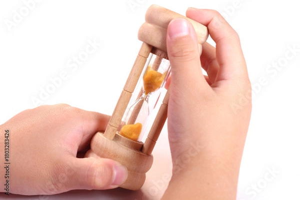 Obraz 砂時計を持つ子どもの手