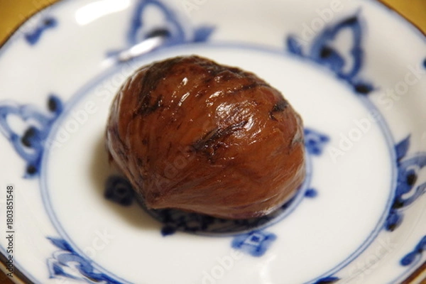 Obraz 栗の渋皮煮　-栗を渋皮ごと砂糖で煮た日本の伝統的なお菓子-