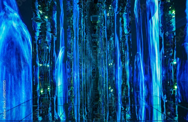 Fototapeta The light reflects off the mirror in a long path.