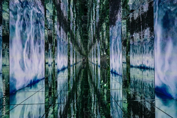 Fototapeta The light reflects off the mirror in a long path.