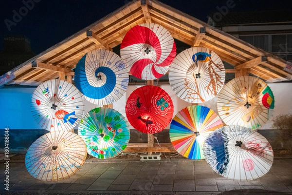 Fototapeta 山鹿灯籠浪漫・百華百彩の和傘