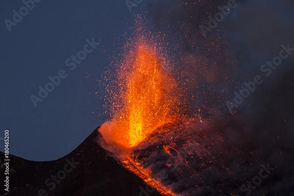 Obraz Erupcja wulkanu Etna na Sycylii we Włoszech