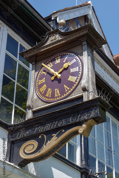 Fototapeta TUNBRIDGE WELLS, KENT/UK - JUNE 30 : A close-up view of the famous Pantiles clock in Royal Tunbridge Wells on June 30, 2009