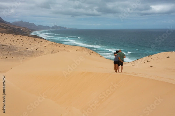 Obraz Couple Kissing on the Sand Dunes of Jandía, Fuerteventura