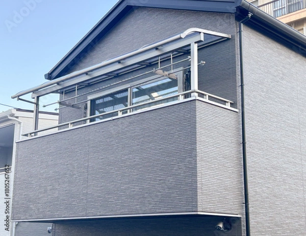 Obraz 窯業系サイディングの戸建て住宅のベランダ