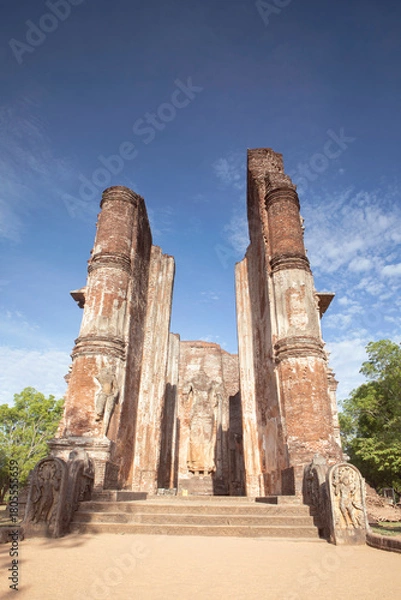 Fototapeta The ancient Buddhist archeological structure known as Lankathilaka  in the city of Polonnaruwa. 