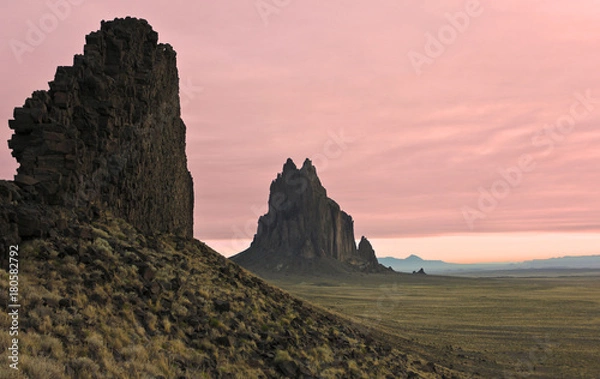 Obraz A Shiprock Landscape Against a Pink Dawn Sky