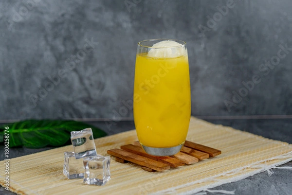 Fototapeta Orange float is a refreshing dessert drink made with creamy vanilla ice cream and fizzy orange soda, combining citrusy, sweet, and creamy flavors for a nostalgic summer treat.