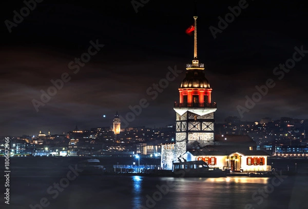 Fototapeta Kizkulesi is located off the coast of Salacak neighborhood in Üsküdar district, at the southern entrance of the Bosphorus. It literally means "Maiden's Tower" in Turkish.