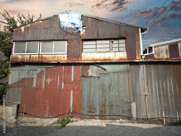 Obraz 放置された空き家