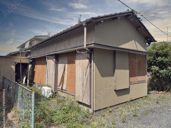 Obraz 放置された空き家
