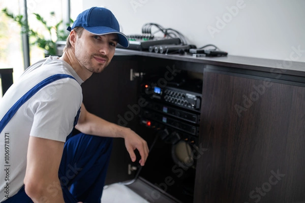 Obraz Audio engineer setting up speakers in office