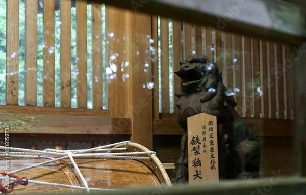 Fototapeta 高千穂神社、鉄製狛犬（右）