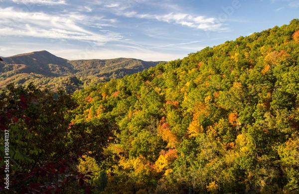 Fototapeta Tło jesień Smoky Mountain. Great Smoky Mountains podczas jesiennego koloru z Mt. Leconte w tle. Gatlinburg w stanie Tennessee.