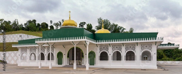 Fototapeta Royal Mausoleum, Kubah Makam Diraja, Bandar Seri Begawan, Brunei Darussalam. White building with green roof, golden domes, and intricate Islamic patterns.