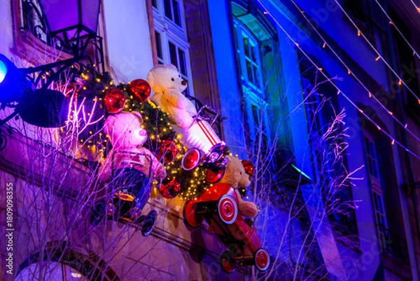 Obraz Christmas decoration with toys and teddy bears on a facades in medieval city of Strasbourg, France